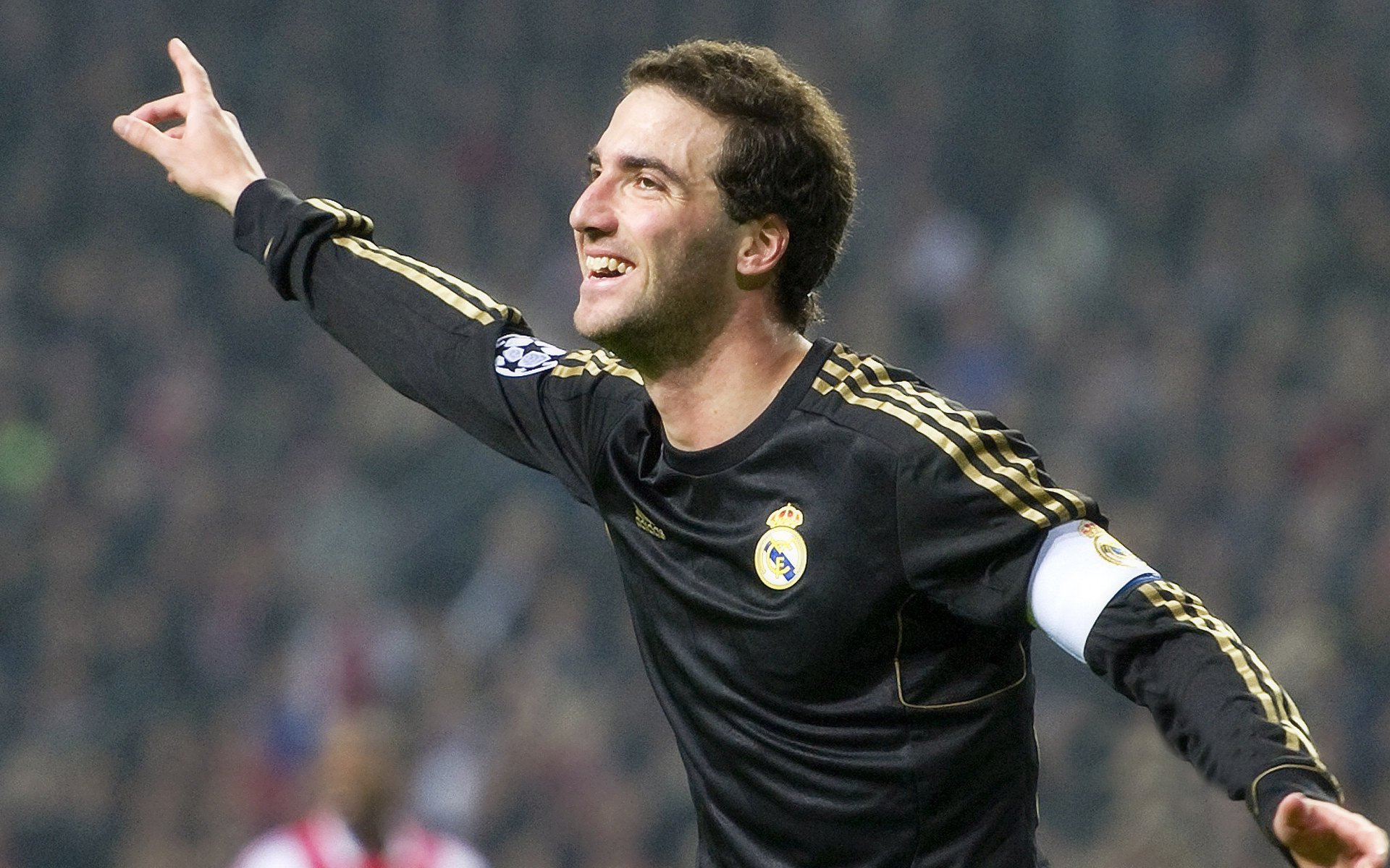 米博体育官网-23岁新星打破尘封15年世界纪录,田径史迎来崭新篇章